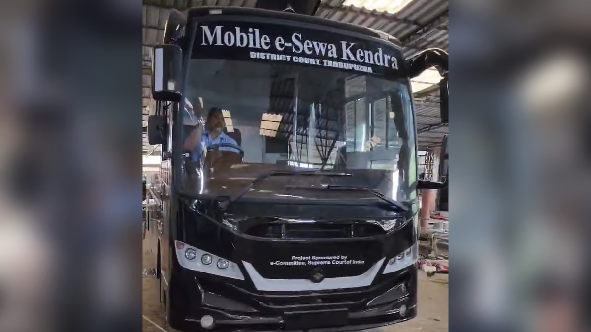 Read more about the article Kerala High Court launches mobile e-Sewa Kendra on Bharat Benz minibus for Idukki